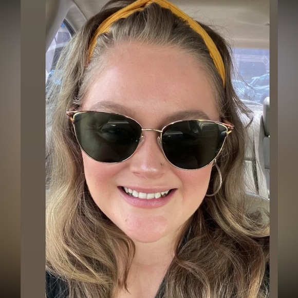 Meet your Posher, Heather - Picture 2 of 2